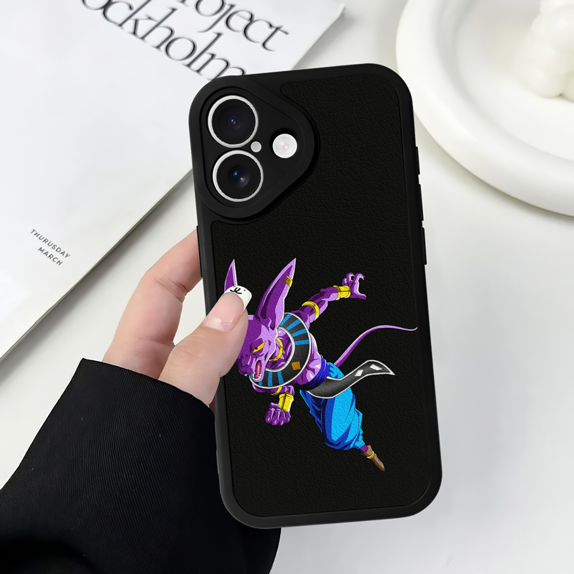 （画像用） ドラゴンボール ビルス 破壊神ビルス DRAGON BALL Beerus Birusu 【iPhone 16シリーズ対応】シリコンスマホケース（レザー調） 材質：シリコン